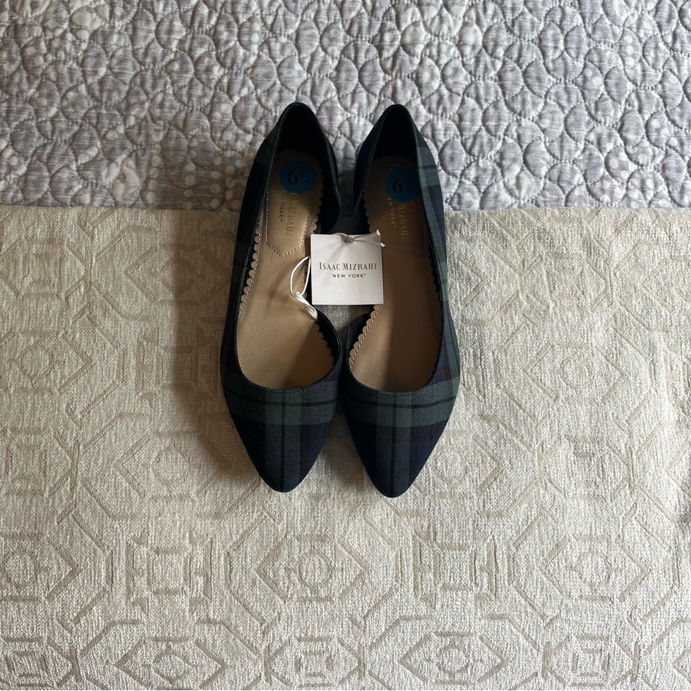 Isaac Mizrahi Black and Green Flats Sleek Minimalist Design. NWT. Size 6.5.